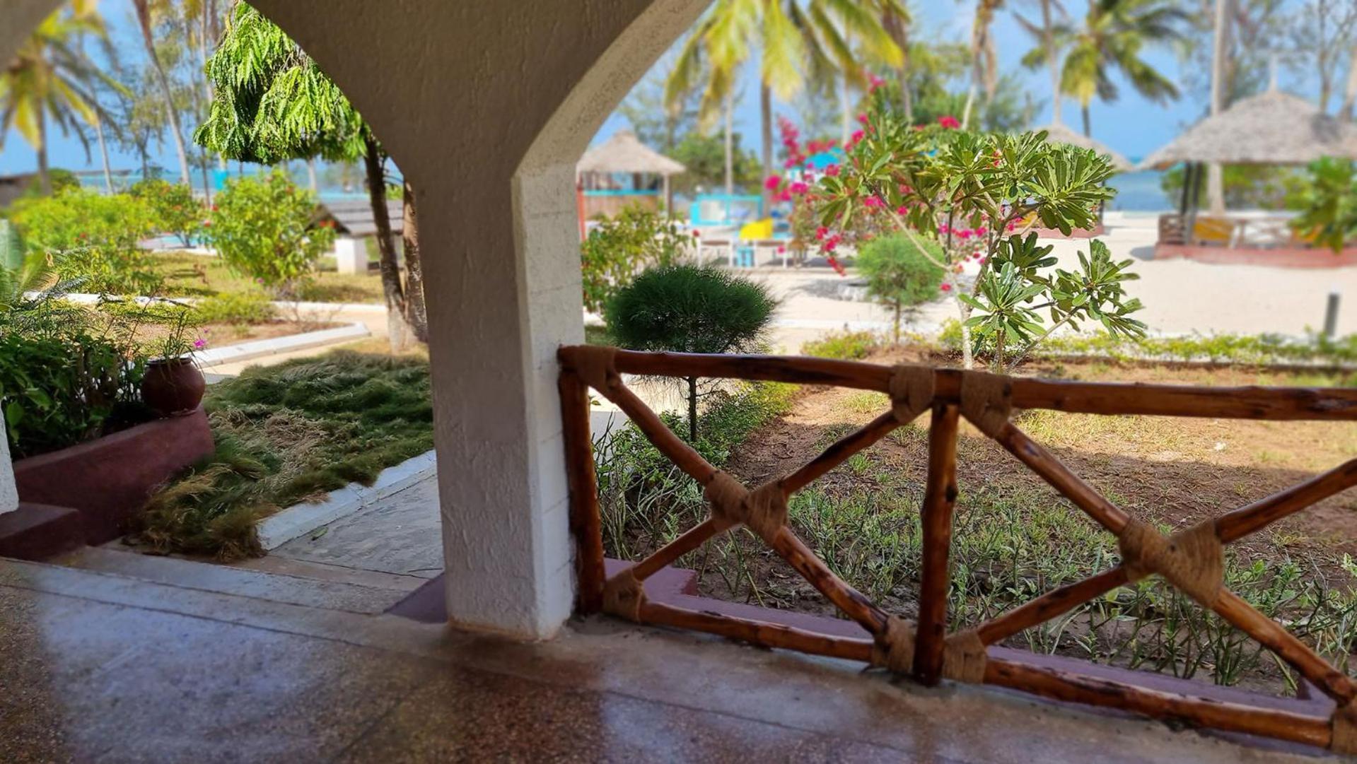 F-Zeen Boutique Hotel Zanzibar Uroa Bagian luar foto
